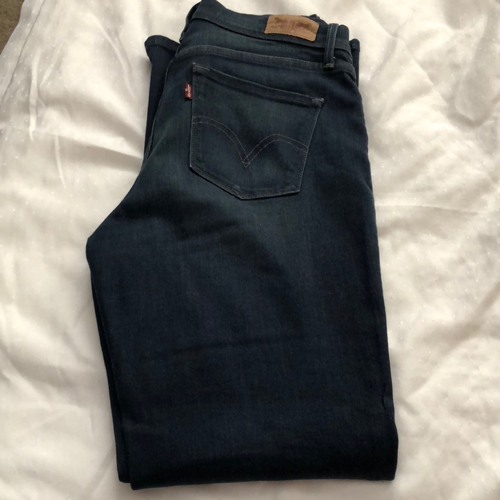 Levi’s bootcut Jeans W 28, L 29.
